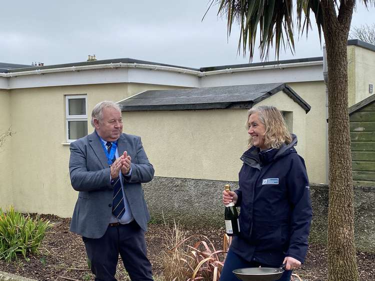 Melinda receives the winning prize.