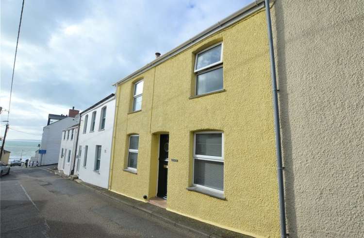 A fantastic opportunity to purchase this two bed property in Porthleven.