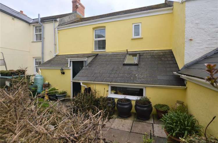 A fantastic opportunity to purchase this two bed property in Porthleven.