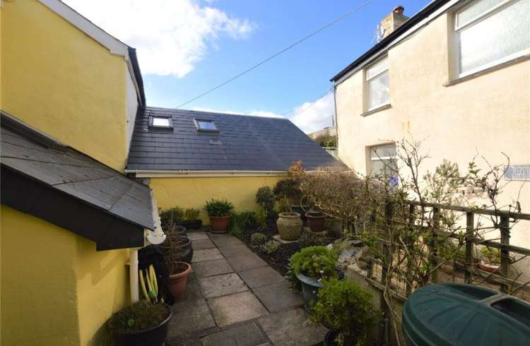 A fantastic opportunity to purchase this two bed property in Porthleven.