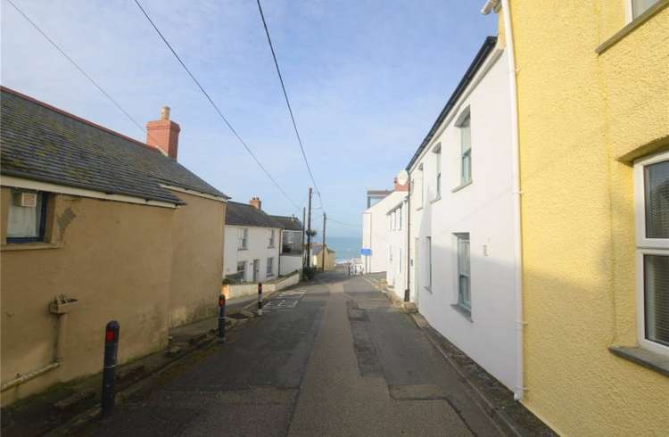 A fantastic opportunity to purchase this two bed property in Porthleven.