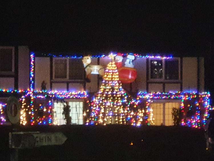 Hitchin: We want to know about homes in our town that take Christmas decorations to another level. PICTURE: We want to know about homes like this one in Ickleford that have gone the extra mile with their Christmas decorations. CREDIT: @HitchinNubNews