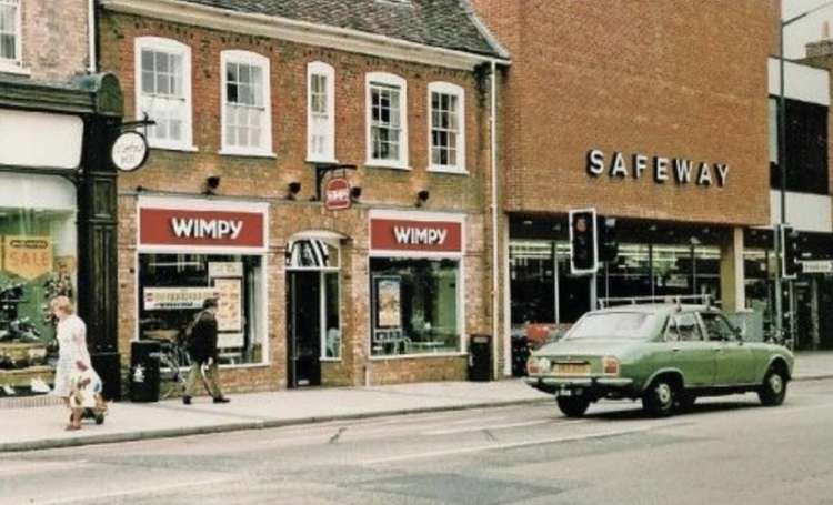 Who remembers Wimpy in Hitchin town centre? PICTURE: The old Wimpy on Bancroft. CREDIT: Hitchin Town Through Time