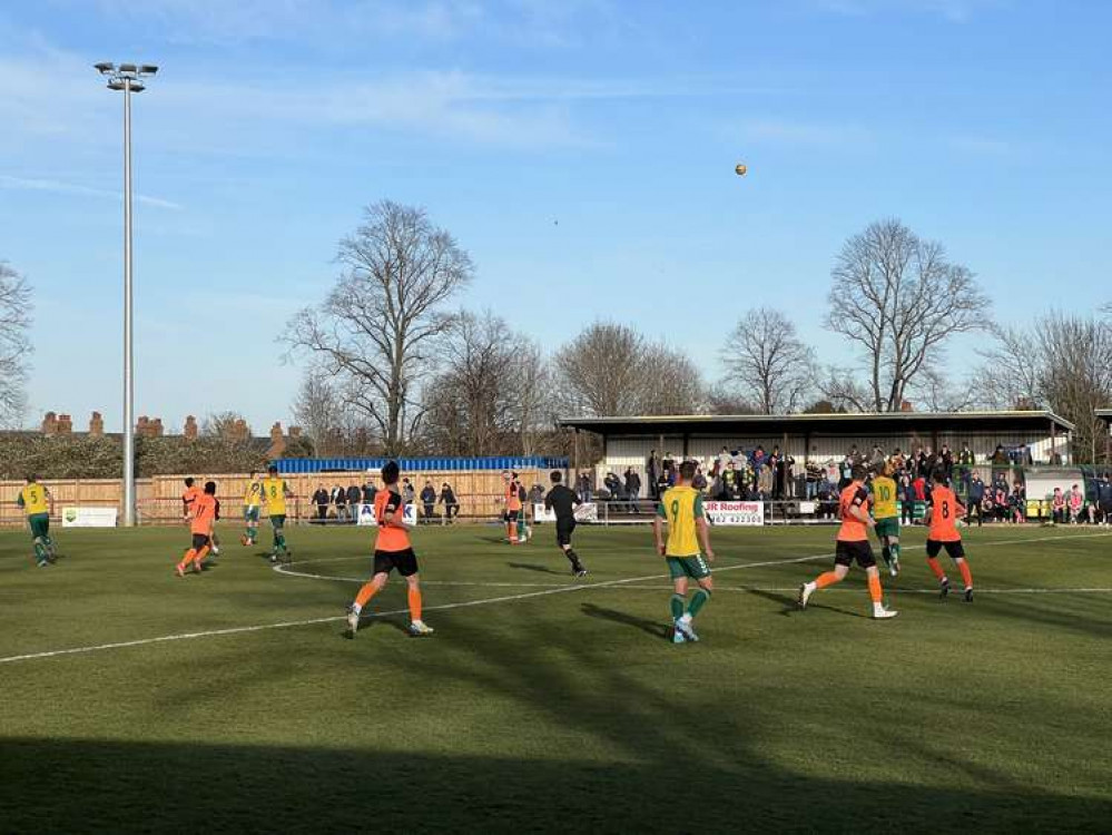 Hitchin Town hosted local rivals Biggleswade Town at Top Field on Saturday. CREDIT: @laythy29