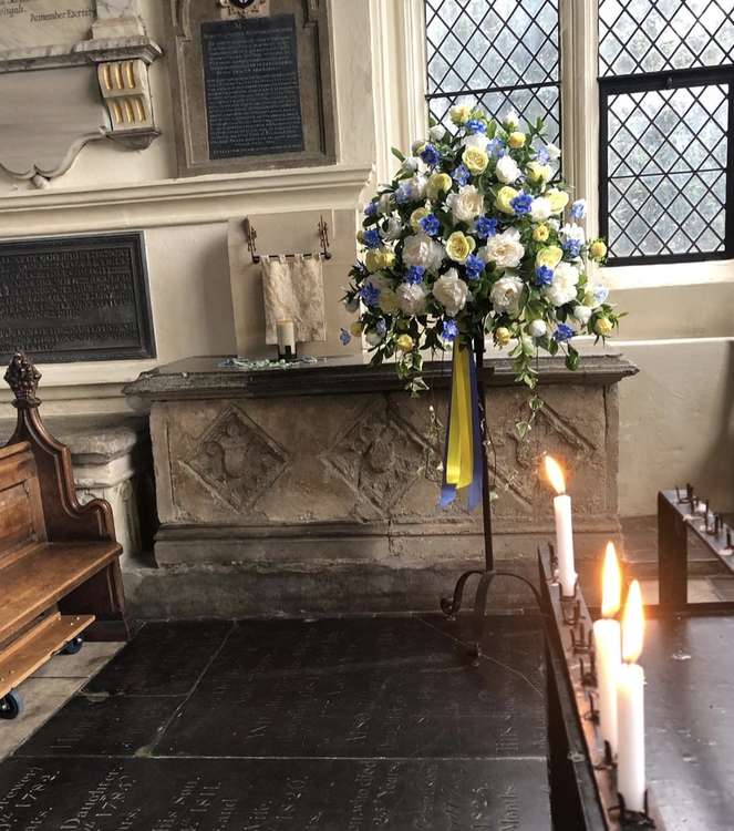 Hitchin: St Mary's Church flowers decked out in Ukraine flag colours. CREDIT: St Mary's Church