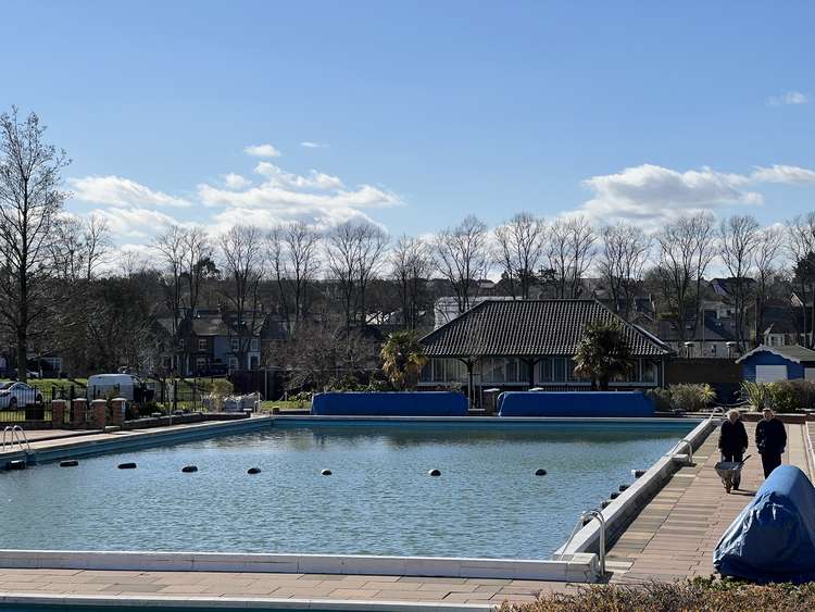 Not long to go until Hitchin's outdoor pool reopens. CREDIT: @HitchinNubNews