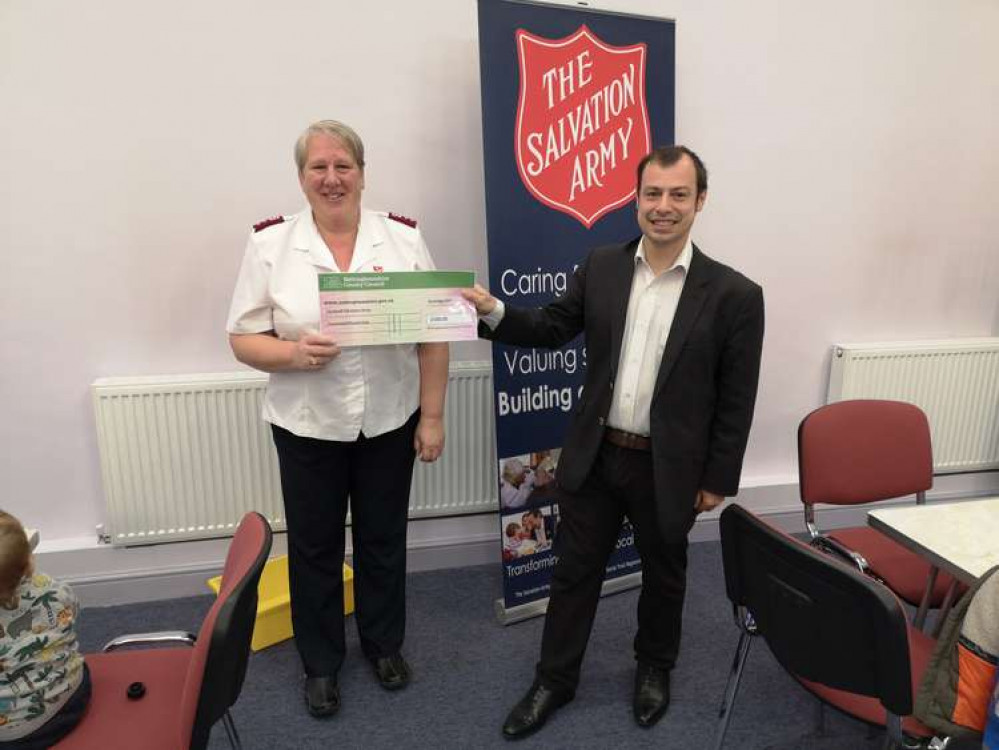 Gaynor Ward receives the £500 cheque from Councillor Lee Waters at the Salvation Army, Hucknall. Photo courtesy of Ashfield Independents.