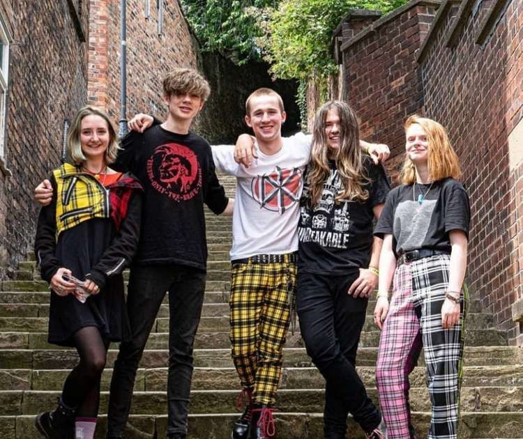 Macclesfield: The 500k band on 108 Steps. Between Thorns are Lilly, Ruairi, Jack, Josh, Rosie. (Image - @thepicturedrome)
