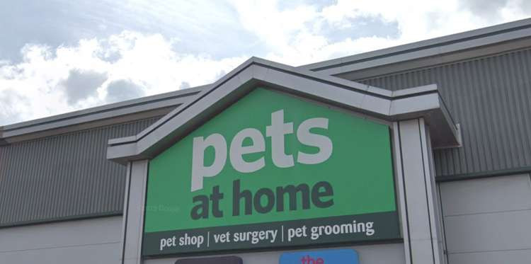 Macclesfield: Know a teen or post-teen who loves animals and fancy working at Pets at Home?