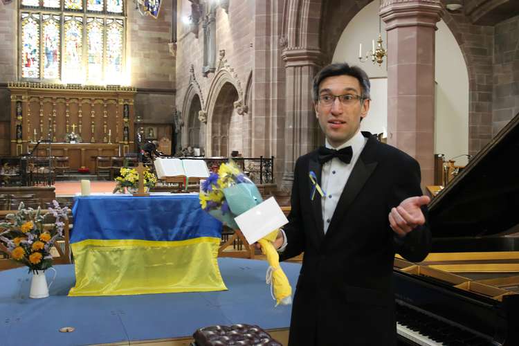 Ivan received gifts of flowers from a Ukrainian audience member. (Image - Alexander Greensmith / Macclesfield Nub News)