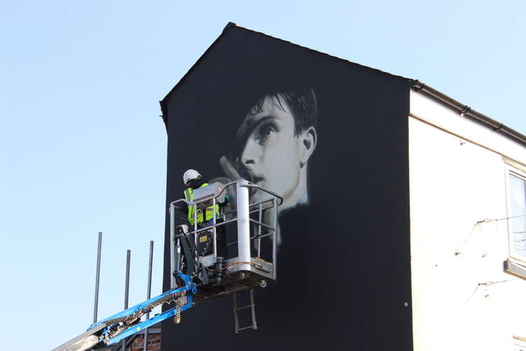 Macclesfield: Manchester street artist Akse is adding finishing touches to the stunning Ian Curtis mural.