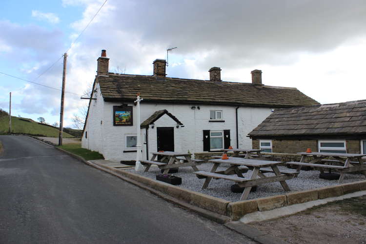 The watering hole took their name from a legend which described criminals of Macclesfield being hung. And has been known as a pub since the 1600s.