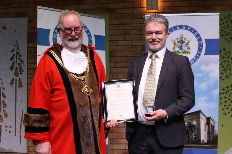 Macclesfield Mayor David Edwardes with Peter Simpson, who was recognised for establishing a COVID-19 testing lab and for drug discovery at Alderley Park. (Image - Macclesfield Nub News)