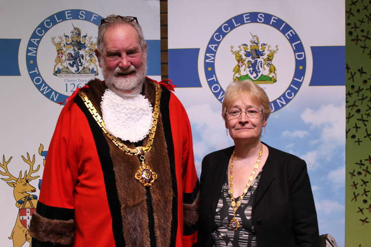 Deputy Mayor Fiona Wilson (right) also gave out awards. (Image - Macclesfield Nub News)