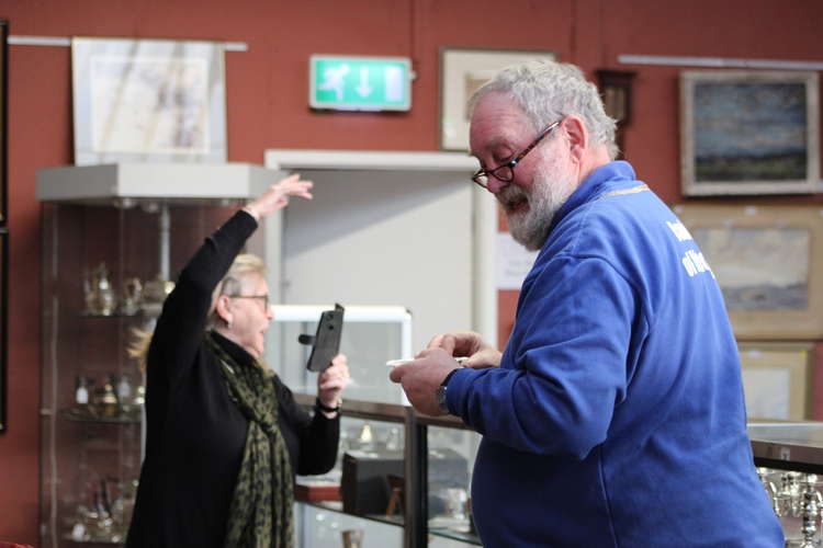 The Mayor shows off a lot while Christine Earles of the Windyway Trust takes a bid. (Image - Macclesfield Nub News)