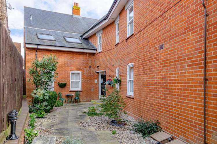 Courtyard entrance (Photo: Temme English Maldon)