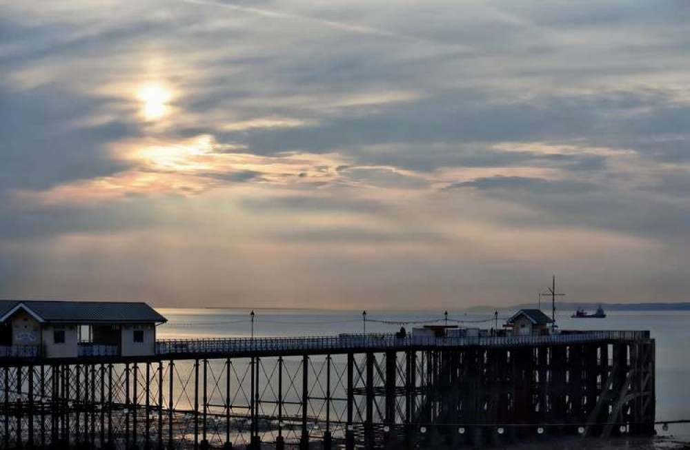 Sunrise over the pier (Image: It's no game)