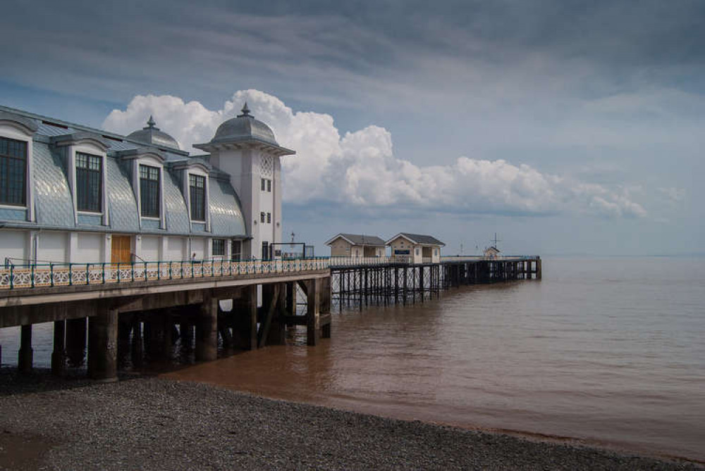 Clouds will appear dark and there will be a 90% chance of rain until 17:00. (Image credit: Oscar Fernández Hevia)