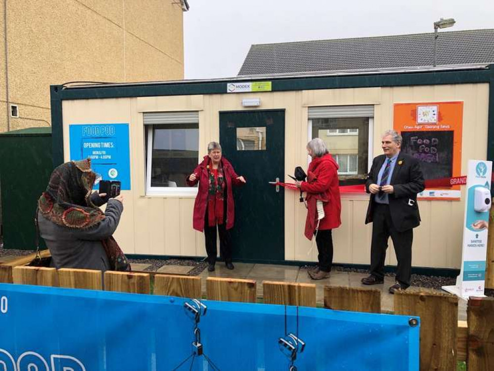 Jane Hutt MS and Cllr Lis Burnett opening the Food Pod. (Image credit: Stephen Ware/Vale of Glamorgan Council)