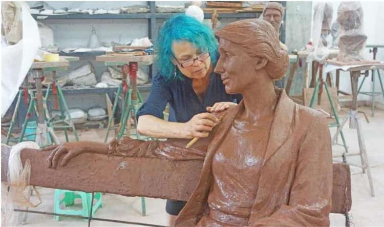 Sculptor Laury Dizengremel working on the Virginia Woolf statue bench - credit Aurora Metro Arts & Media