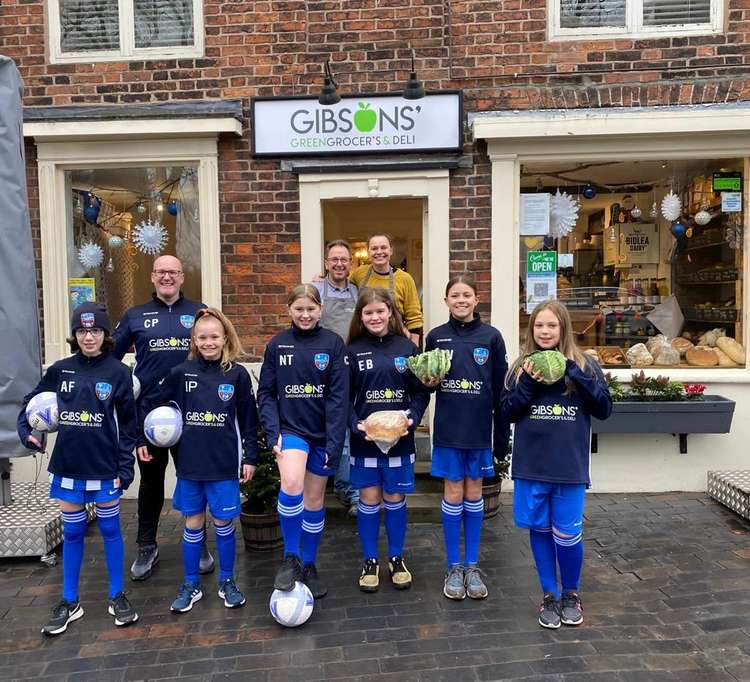 Sandbach United's U11s football team thank Gibsons' for their kind donation .