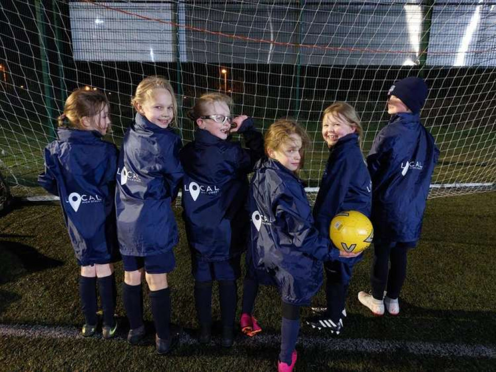 Warm jackets for girls belonging to U9s