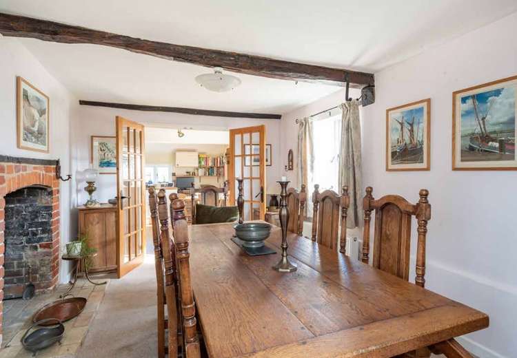 Dining room in quaint cottage (Picture credit: Chapman Stickels)