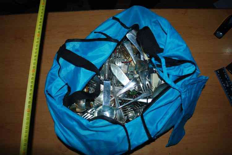 Silverware found in the car stopped by Romanian officers