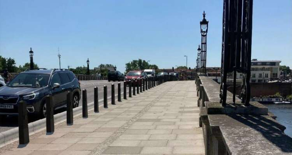 Hampton Court Bridge: A visualisation of the bollards and raised kerb from Surrey County Council design statement