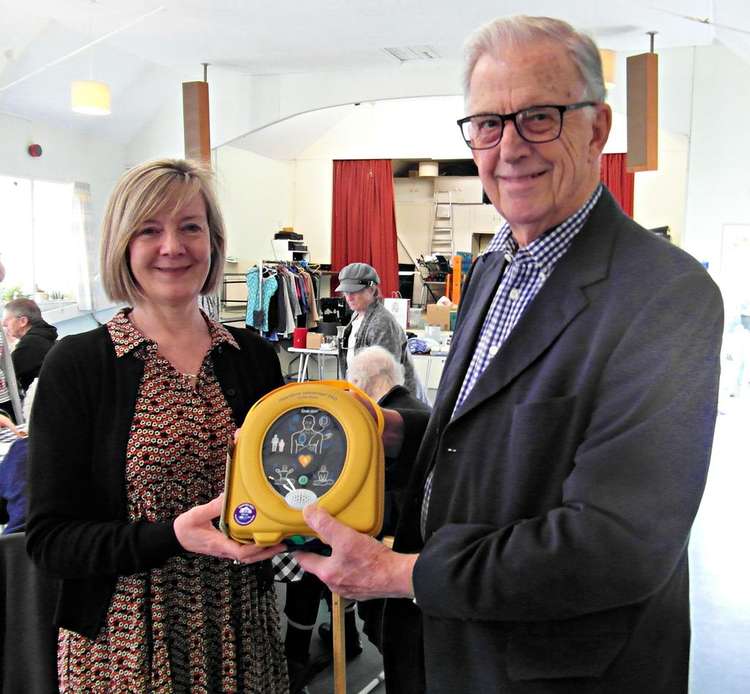 Brian Holder of the Teddington Society presenting the defibrillator to Gillian Williams, centre manager of Elleray Hall. Credit: Peter Denton