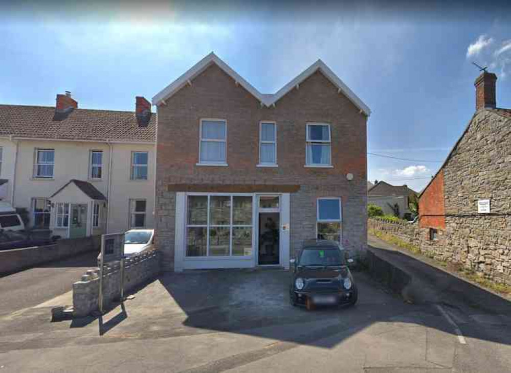 The building in Street High Street which is set to become a hairdressers (Photo: Google Street View)