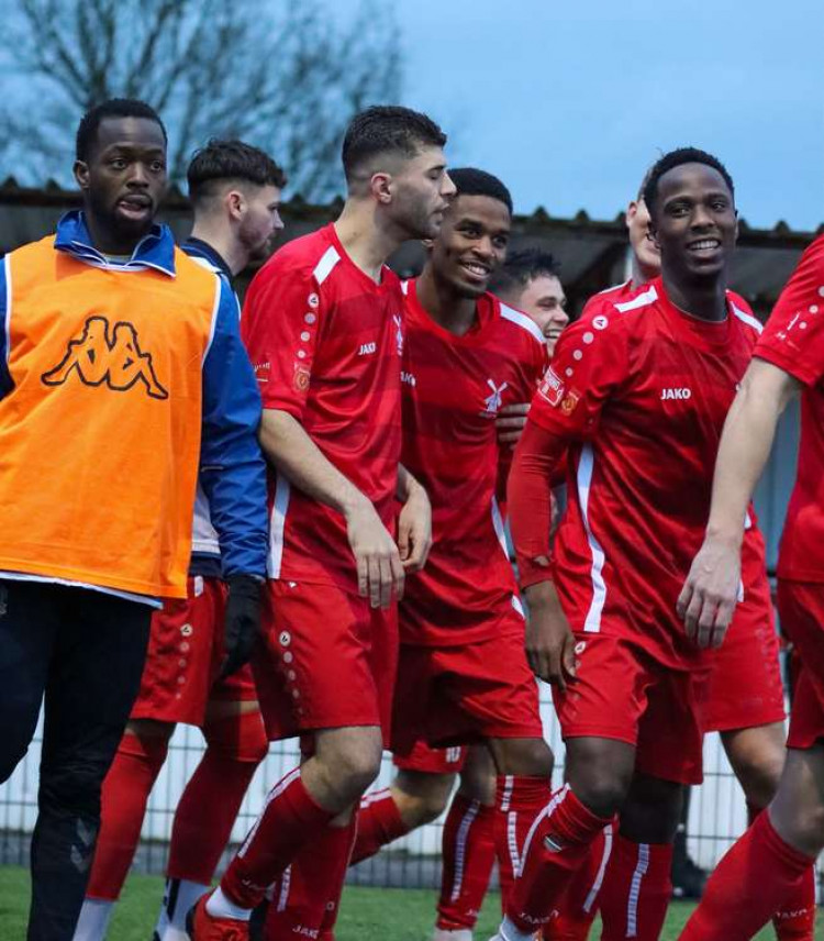 Aveley players in buoyant mood last night. Picture by Kevin Lamb (Lambpix).