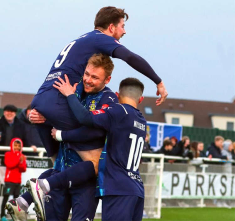 All smiles again for Aveley. Picture by Kevin Lamb (Lambpix).