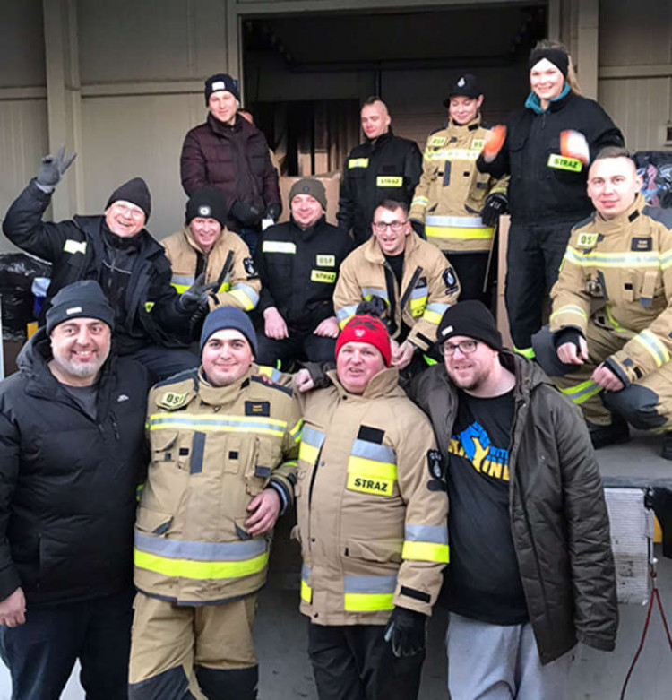 The four dads were helped by firefighters as they unloaded aid close to the Ukrainian border.