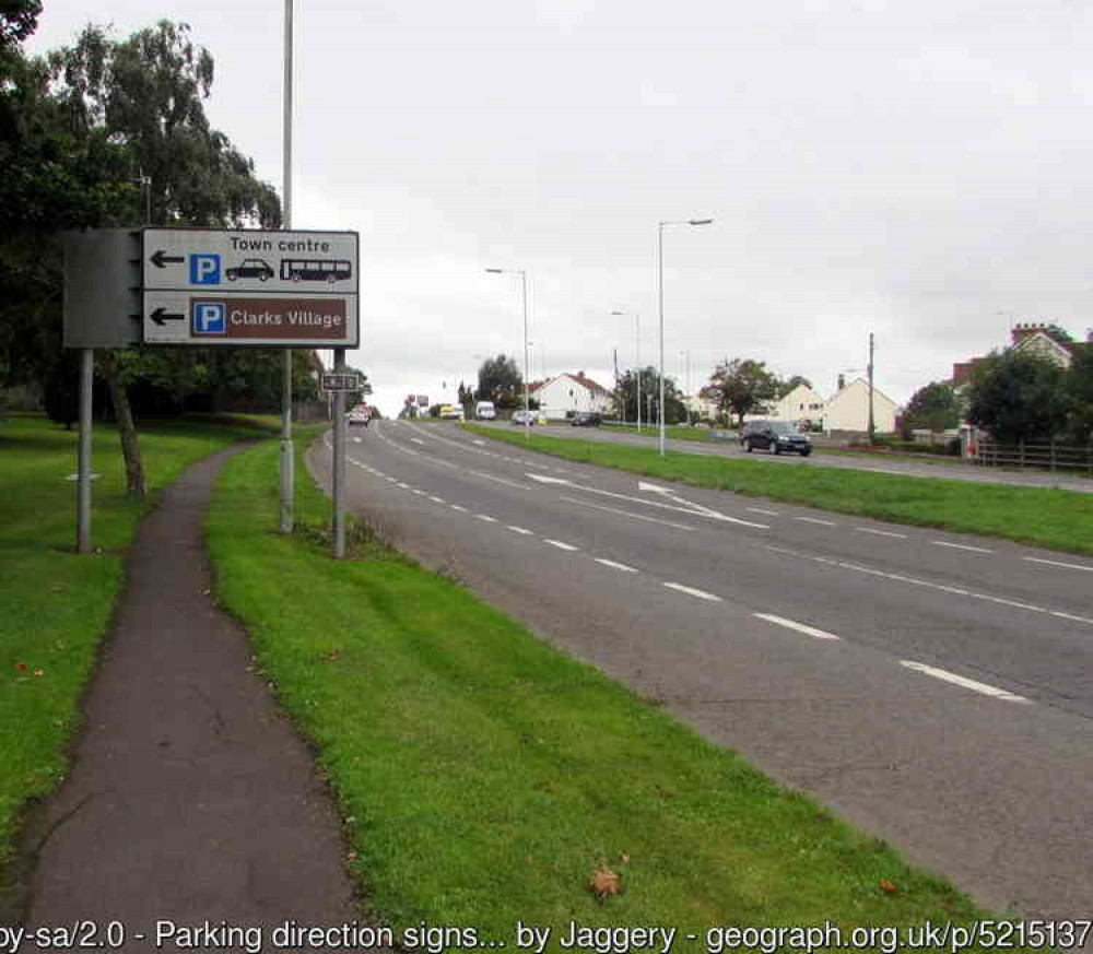 There are set to be temporary traffic lights on the A39 in Street this week