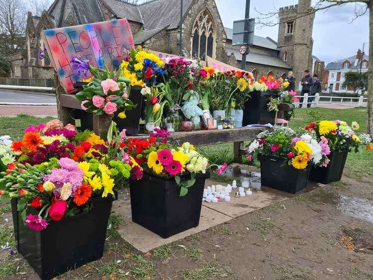 The Green has a memorial bench for Amélie Delagrange, who was a French tourist visiting Twickenham in 2004 when she was murdered by serial killer Levi Bellfield.