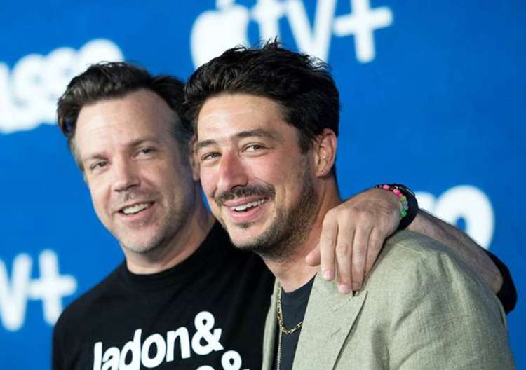 Actor Jason Sudeikis (Ted Lasso, left) and British musician and writer Marcus Mumford.
