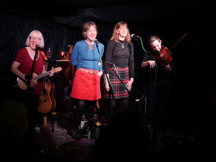 Sunday – Suntrap - Folk quintet featuring Sue Graves,