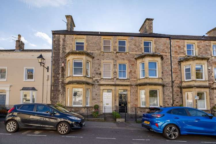 Five-bedroom townhouse in Chamberlain Street