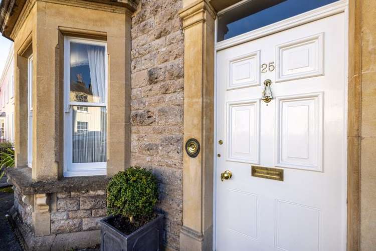 Five-bedroom townhouse in Chamberlain Street