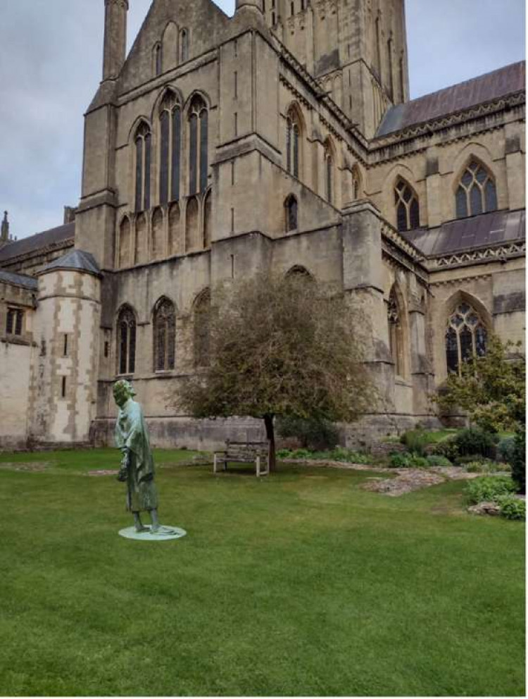 Photomontage of the statue in the Camery Gardens