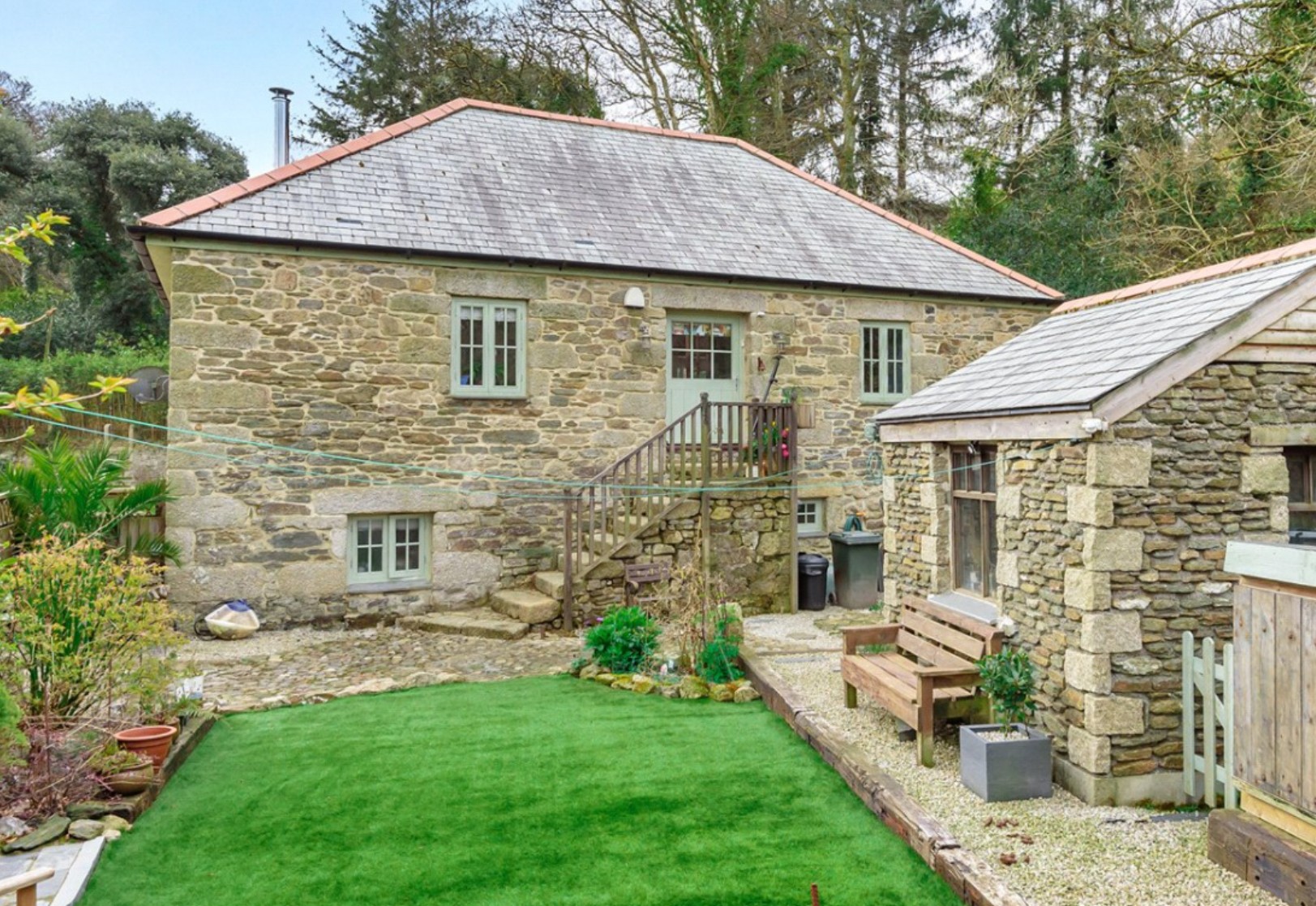 The rear and outbuilding. The rear and outbuilding.
