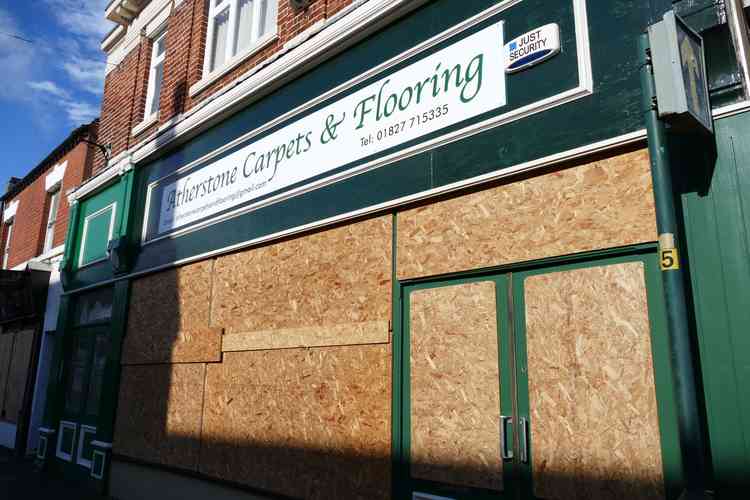 Sunshine and shadow: The currant bun draw a pretty picture on Atherstone Crapets & Flooring