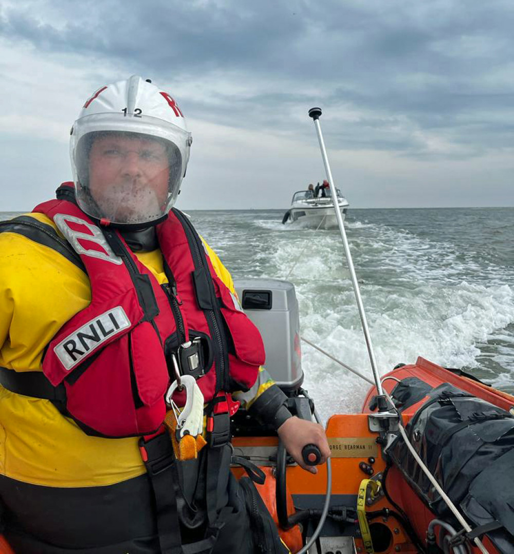 Exmouth RNLI inshore lifeboat with the casualty vessel of 17th April in tow. Credit : Geoff Mills RNLI.