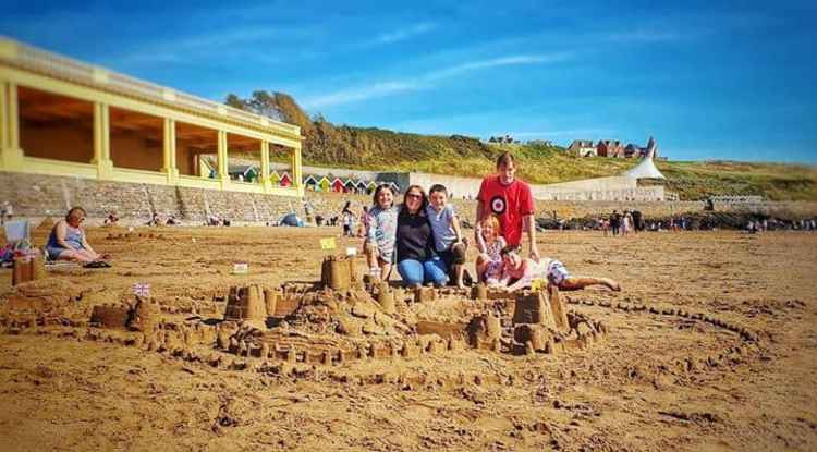 The record-beating sandcastles (image via Beautiful Barry)