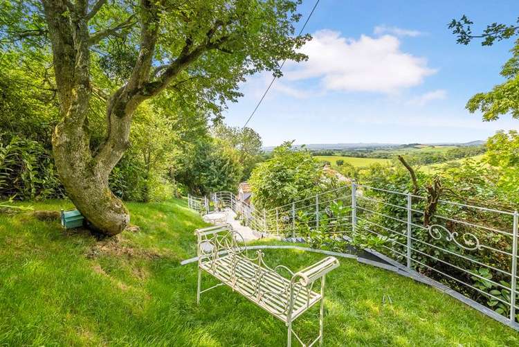 Three-bedroom cottage in Moorlinch