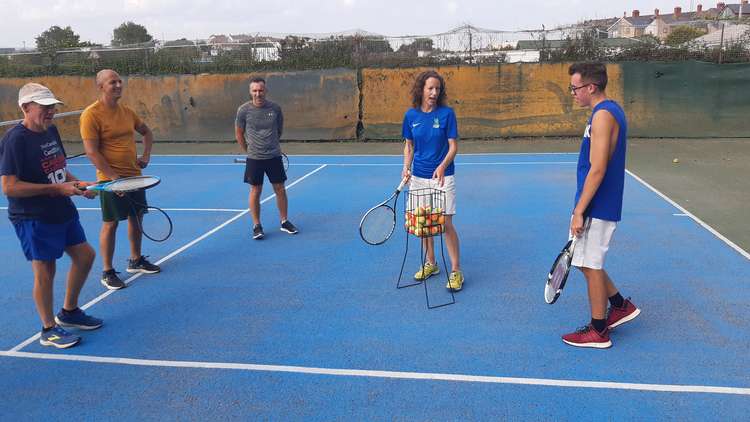 Enjoy free tennis coaching