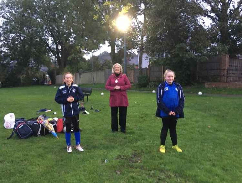 Godalming Mayor Penny Rivers with Pumas Chelsea and Karly.