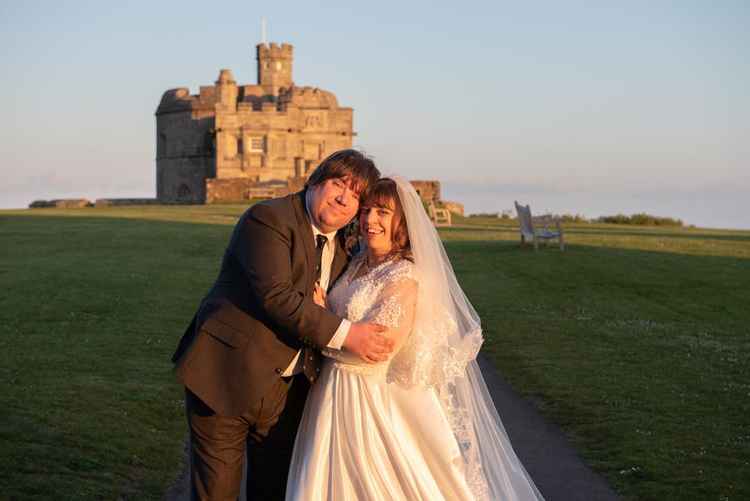 Laura travelled to Cornwall to photograph this wedding.
