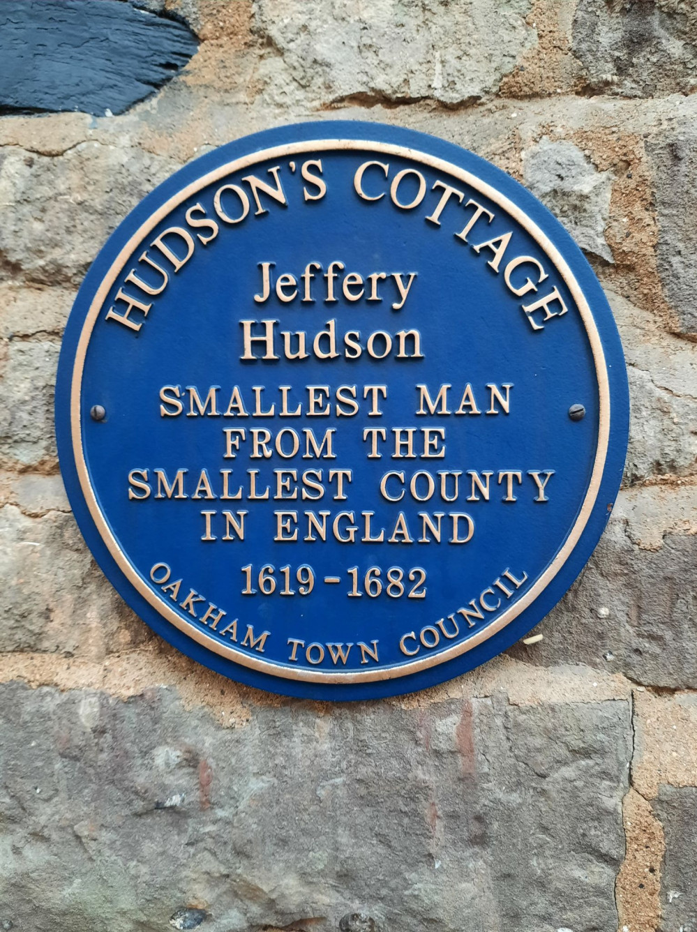 The plaque on Hudson's Cottage 